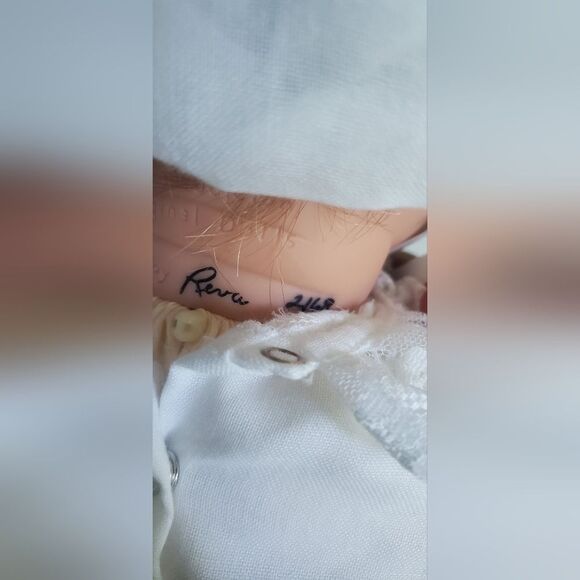 Lee Middleton " Love And Prayers" 1999 Baby Doll with Bonnet/Christening Gown - Picture 3 of 11